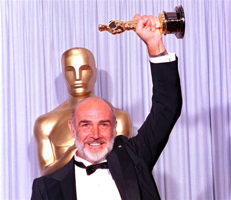 sean-connery-oscar-statue - 2LUXURY2.COM