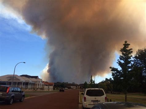 Bushfire threatens homes in Perth | SBS News