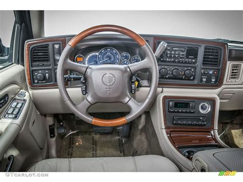 2002 Cadillac Escalade Standard Escalade Model Dashboard Photos | GTCarLot.com