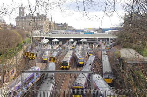 A busy Edinburgh Waverley Station [OC] : r/trains