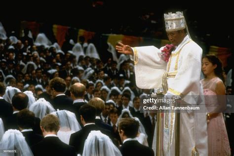 Unification Church leader Sun Myung Moon presiding over mass wedding... News Photo - Getty Images