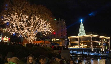 Thousands watch downtown Coeur d'Alene light up, get in holiday spirit during Lighting Ceremony ...