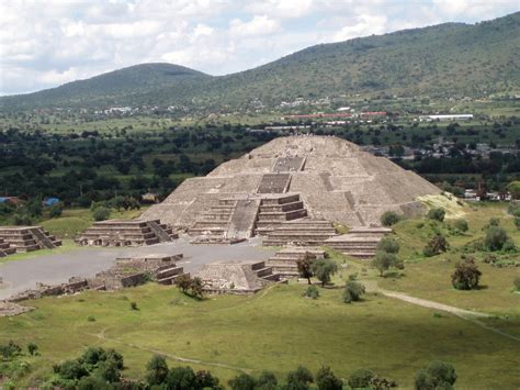 The Mysterious Mayan pyramids | AncientWorldWonders