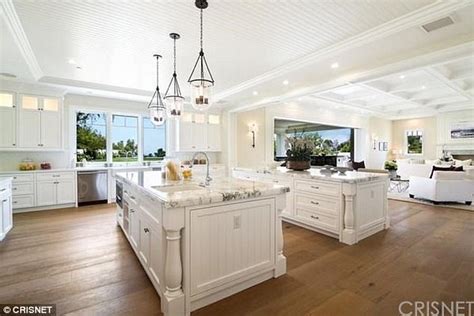 Where Does Kylie Jenner Live? We’ve Got Photos!