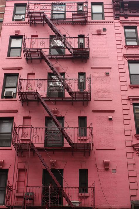 Manhattan. New York 2010 #pinkbuilding #manhattan #newyork #NY #fireescape #escaleradeincendios ...