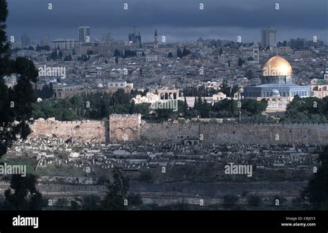 Jerusalem at night Stock Photo - Alamy