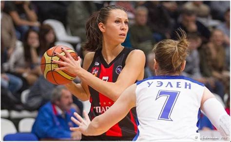 Lindsay Whalen defending against the opponent. (11-3-13) | Basketball ...