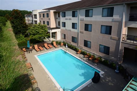 Courtyard Danville Outdoor Pool #guestRoom, #Suite, #Enjoy, | Virginia hotels, Tourist places in ...