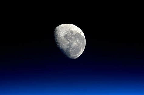 Is the moon's gravity lopsided? - CSMonitor.com