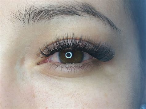 Why faux-mink eyelash extensions are your best bet