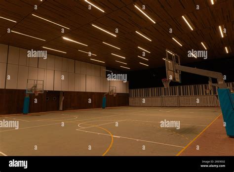 A basketball court at night Stock Photo - Alamy