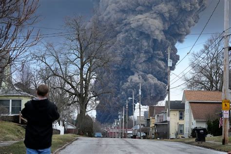 Toxic Fumes Released From Train That Derailed in Ohio to Avoid ...