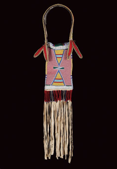 Сумка для зеркала, Кроу. Период 1880. The Curator's Eye | Native american clothing, Native ...