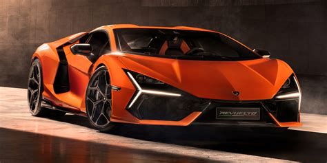 Lamborghini Revuelto Features and Specs