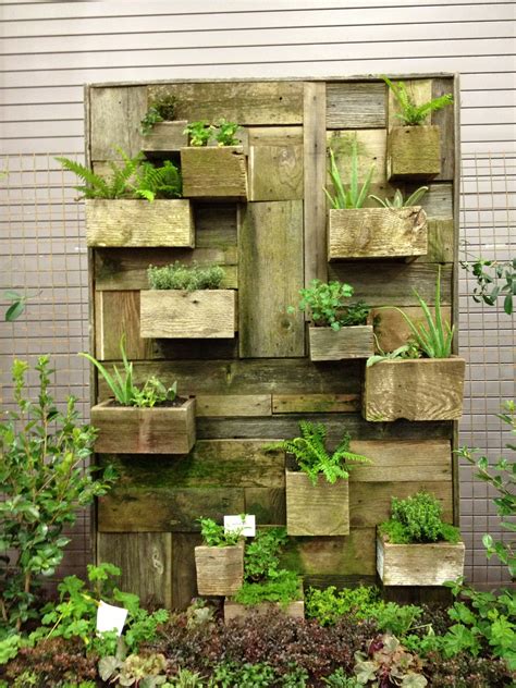 Reclaimed wood pallet vertical garden wall | Vertical garden diy, Vertical garden planters ...