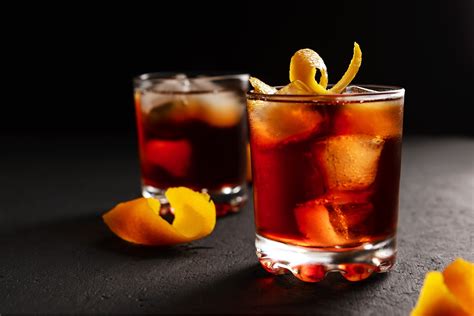 Eight Cocktail Garnishes for Your Fancy Drinks | Fine Dining Lovers