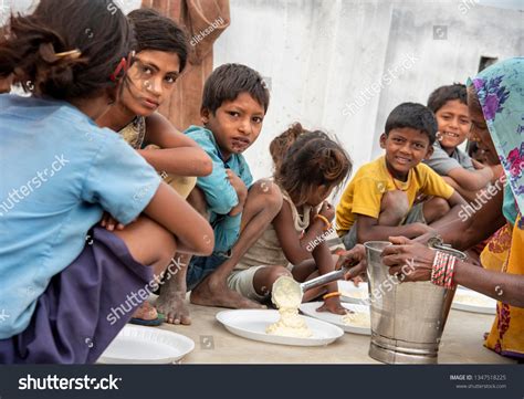 1,433 Poor family eating food Images, Stock Photos & Vectors | Shutterstock