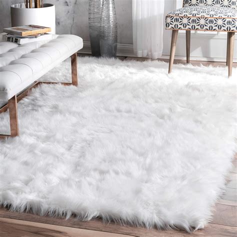 Amazon.com: nuLOOM Rodolfo Faux Sheepskin Shag Rug, 5' x 8', White: Kitchen & Dining