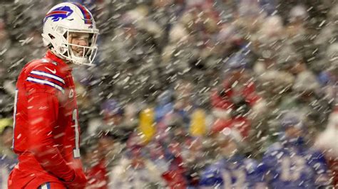 Watch Buffalo Bills Dig Cars Out of Snow After Storm Delays Return Home ...