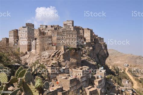 Village Of Al Hajjarah On Mount Haraz Yemen Stock Photo - Download Image Now - Yemen, Skyscraper ...