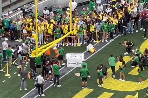 Deion Sanders: Oregon mascot's head falls off while smashing up 'Prime ...