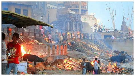 Manikarnika Ghat History: वाराणसी श्मशान घाट का इतिहास, बहुत सारे राज ...