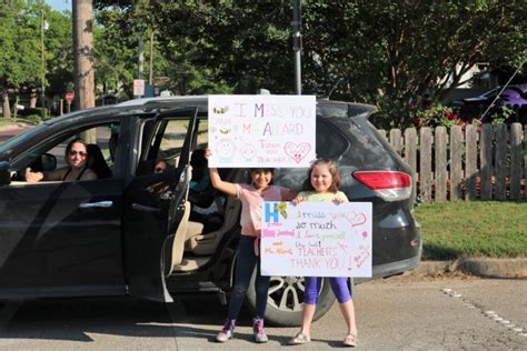 PHOTOS: Parade for students of Hook Elementary School – The Flash Today || Erath County