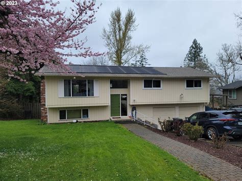 West Linn, OR Real Estate - West Linn Homes for Sale | realtor.com®