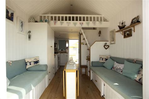 Ecologic huts at Mudeford spit #BeachHuts UK | Casas, Construccion