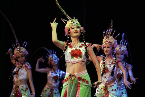 China’s Guangdong Cultural Troupe Stages Performance in Yangon ...