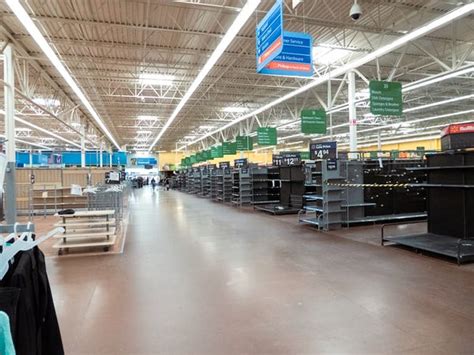 Inside a Walmart That Is About to Close - Business Insider