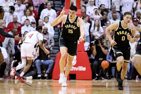 What size shoe does Zach Edey wear? A look at the Purdue big man's ...