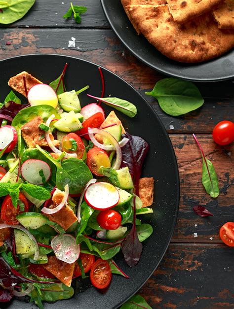 Fattoush Salad (Middle Eastern Pita Bread Salad) - The Vegan Atlas