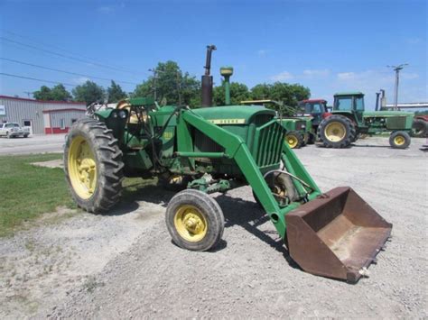 John Deere 3010 salvage tractor at Bootheel Tractor Parts