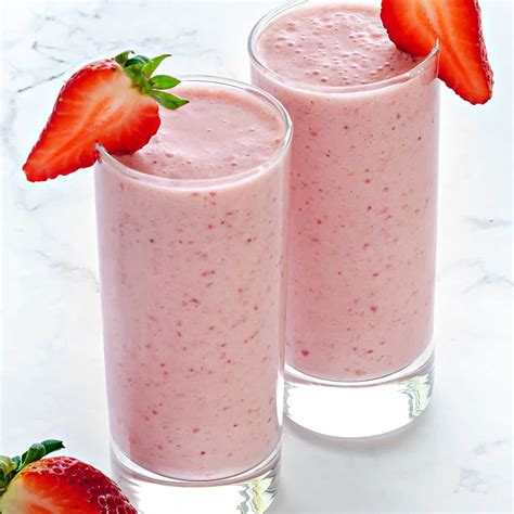 Strawberry Smoothie - 4 Ingredients, Easy, Healthy - Cubes N Juliennes