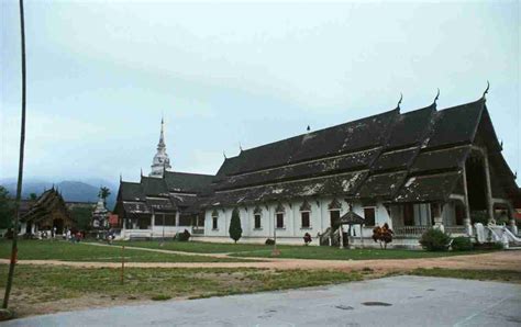 Wat Phra Singh, the home of Phra Buddha Sihing - Chiang Mai à La Carte