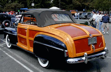 STRANGE OLDE "WOODIE" WAGONS - 1949 FORD WOODIE SPORTSMAN