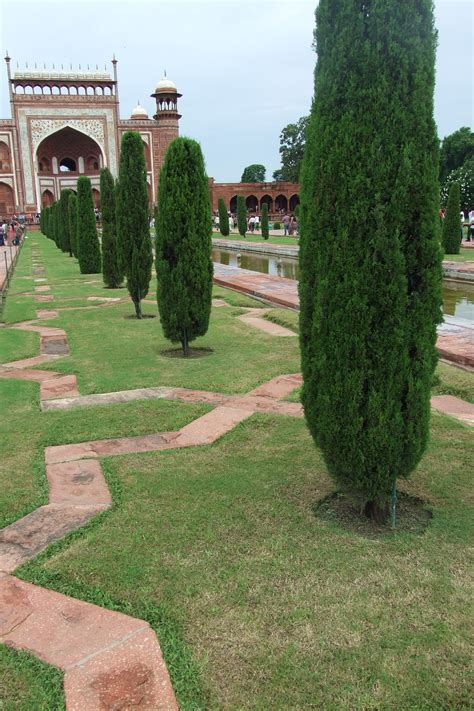 File:103-Taj-Mahal-Gardens.JPG - Wikimedia Commons | Taj mahal, Landscape, Sidewalk