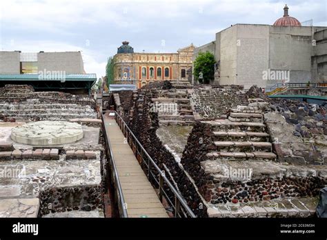 Pre-hispanic ruins of the aztec city of Tenochtitlan situated on the modern Mexico City Stock ...