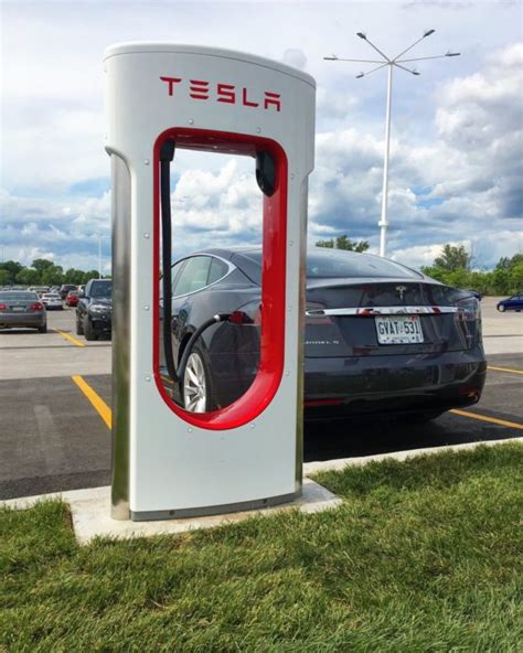 Tesla Opens 10,000th Supercharger - CleanTechnica