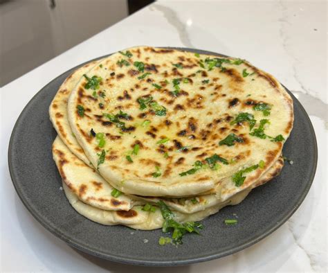 Cheese Stuffed Garlic Naan - Kwokspots