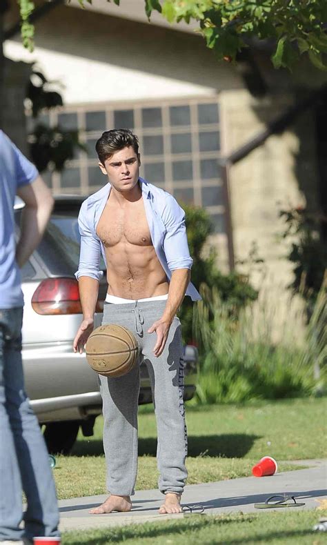 Zac Efron Shows Off Some Skin on ‘Neighbors’ Set — PHOTOS – Socialite Life