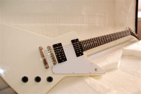 Gibson Explorer - Classic White image (#904225) - Audiofanzine