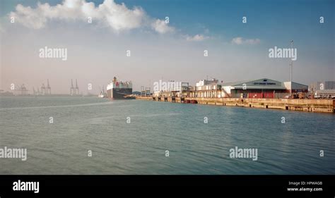 Southampton Docks and Southampton Water Stock Photo - Alamy