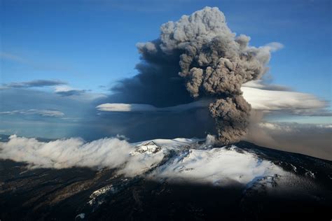 A huge volcano in Iceland may be getting ready to erupt - Vox