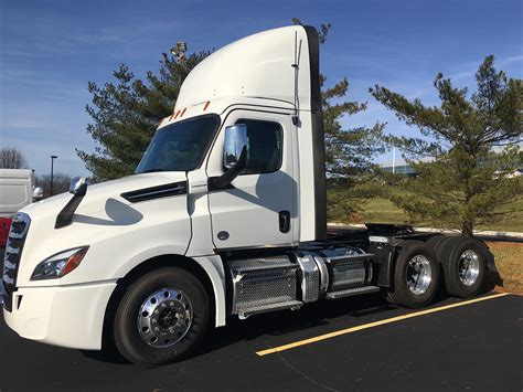 2022 Freightliner Cascadia Day Cab