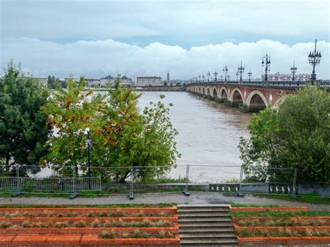 Victor Bloomfield Photo: Garonne River in Bordeaux