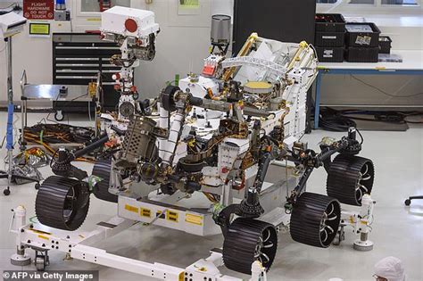 UK scientists will help NASA's Perseverance rover select Martian rock ...