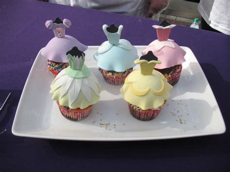 Cupcakes for a Disney Princess Party - 729F | Cupcake cakes, Cake decorating, Princess cupcakes