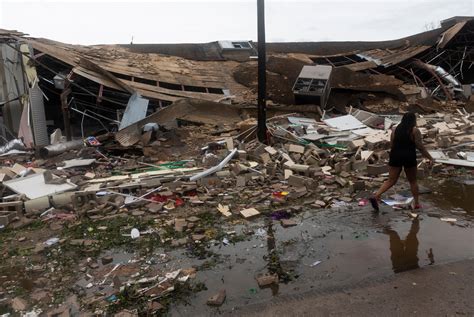 Hurricane Laura blasts destructive, life-threatening path through Louisiana